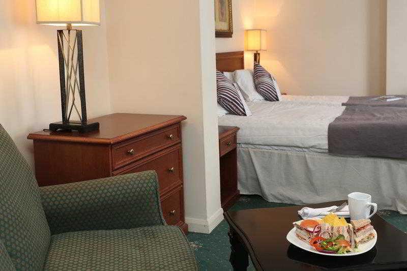 Barons Court Hotel וואלסל מראה חיצוני תמונה