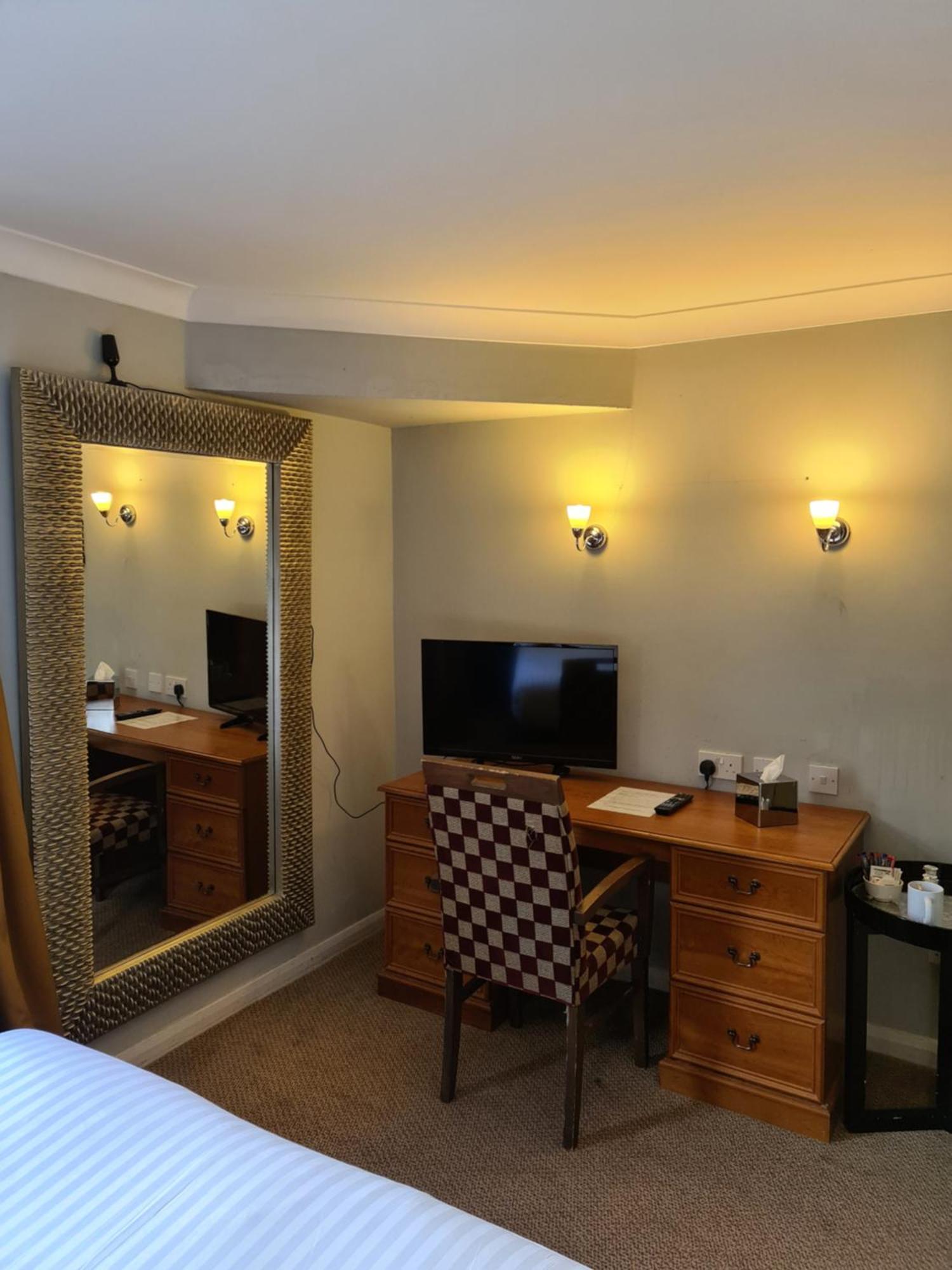 Barons Court Hotel וואלסל מראה חיצוני תמונה