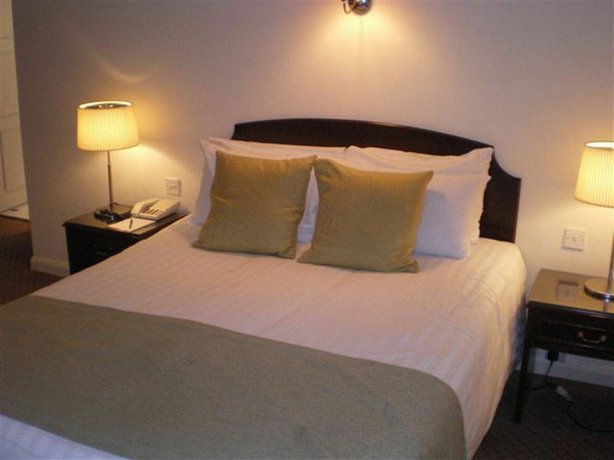 Barons Court Hotel וואלסל מראה חיצוני תמונה