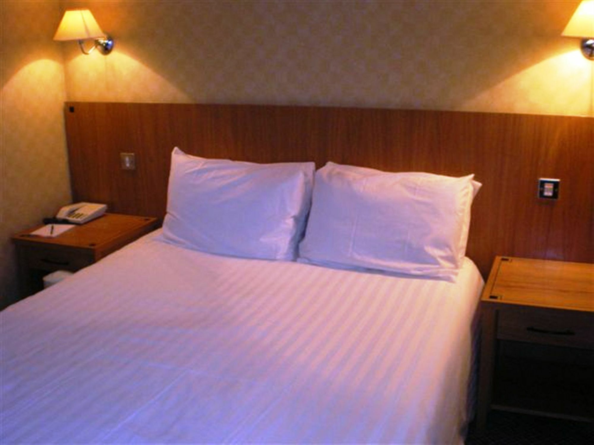 Barons Court Hotel וואלסל מראה חיצוני תמונה